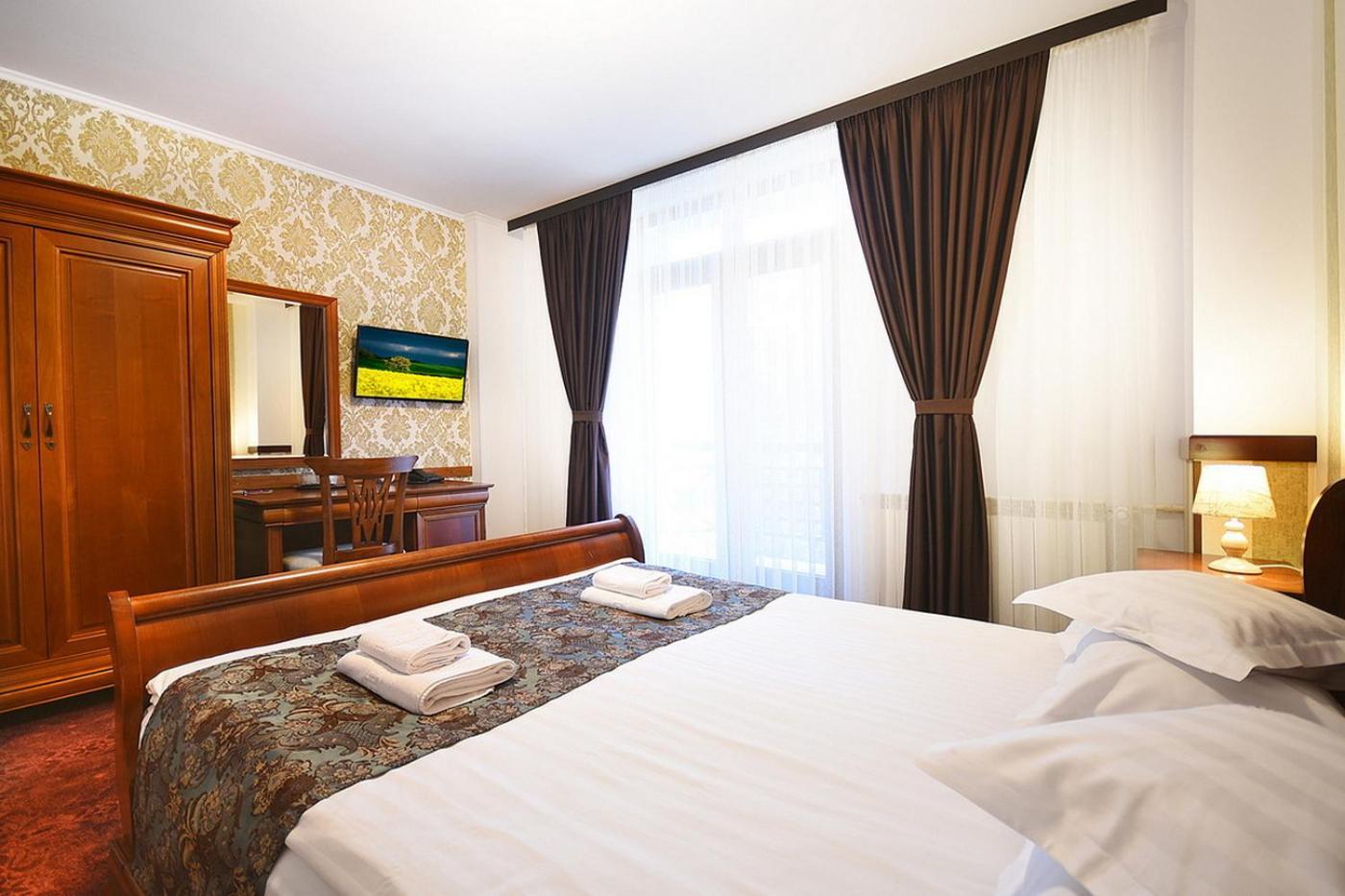 Hotel Moldavia Slanic Moldova Exterior photo